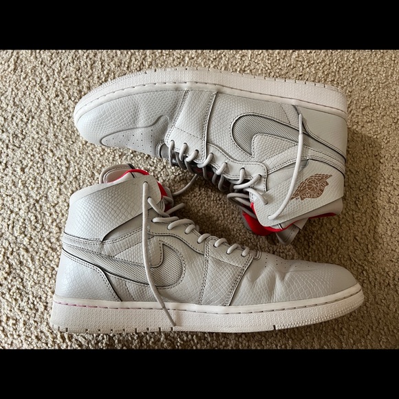 Jordans 1 size 12 - Picture 5 of 9